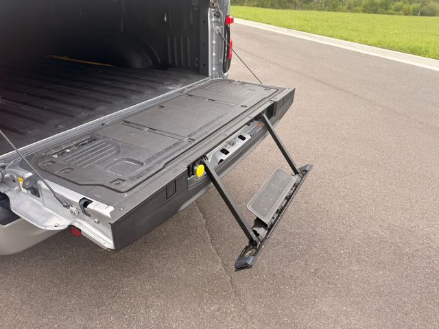 2022 Ford F-150 Lightning LARIAT 4WD SuperCrew 5.5' Box - 23087450 - 16