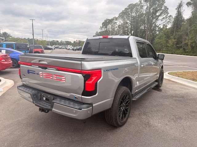2022 Ford F-150 Lightning LARIAT 4WD SuperCrew 5.5' Box - 23087450 - 17