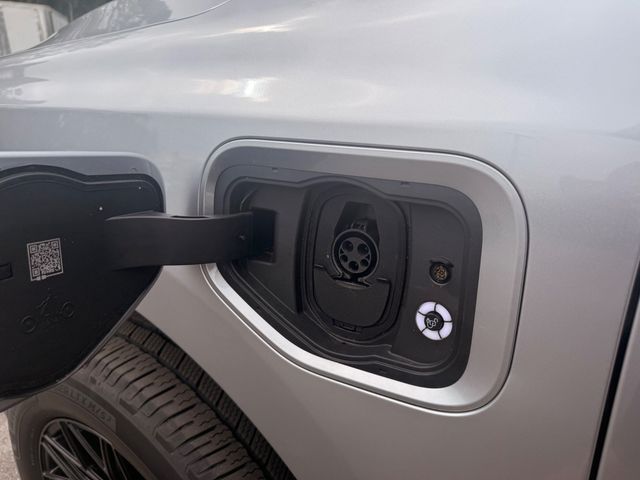 2022 Ford F-150 Lightning LARIAT 4WD SuperCrew 5.5' Box - 23087450 - 23