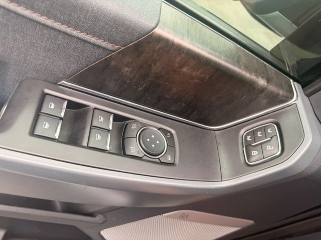 2022 Ford F-150 Lightning LARIAT 4WD SuperCrew 5.5' Box - 23087450 - 5