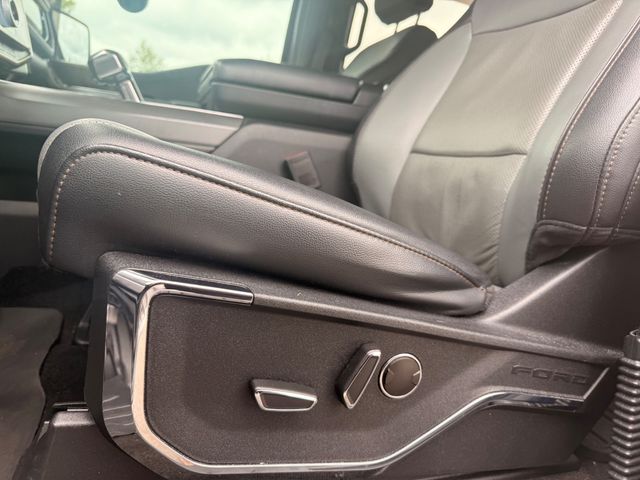 2022 Ford F-150 Lightning LARIAT 4WD SuperCrew 5.5' Box - 23087450 - 8