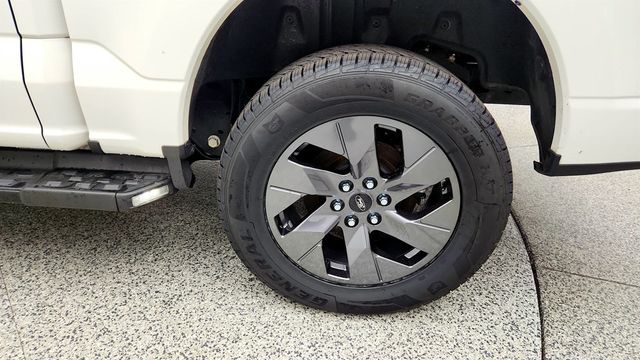 2022 Ford F-150 Lightning LARIAT 4WD SuperCrew 5.5' Box w/ Co-Pilot360 Active 2.0 - 23035695 - 8
