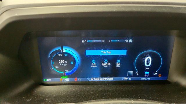 2022 Ford F-150 Lightning LARIAT 4WD SuperCrew 5.5' Box w/ Equipment 511A (320 mile-range) - 22973257 - 12