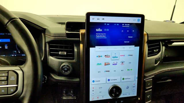 2022 Ford F-150 Lightning LARIAT 4WD SuperCrew 5.5' Box w/ Equipment 511A (320 mile-range) - 22973257 - 14