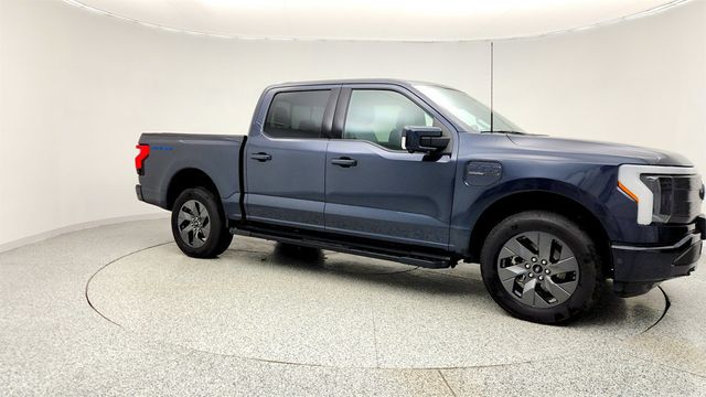 2022 Ford F-150 Lightning LARIAT 4WD SuperCrew 5.5' Box w/ Equipment 511A (320 mile-range) - 22973257 - 2