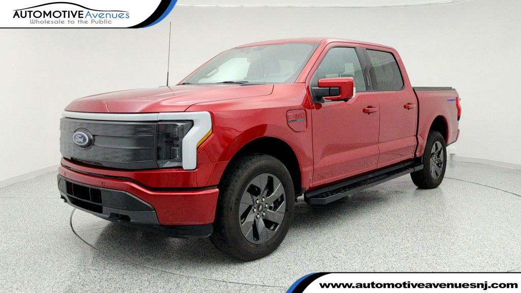 2022 Ford F-150 Lightning LARIAT 4WD SuperCrew 5.5' Box with Retractable Tonneau Box Cover - 22953594 | Video 1