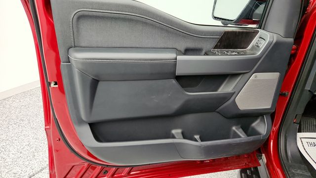 2022 Ford F-150 Lightning LARIAT 4WD SuperCrew 5.5' Box with Retractable Tonneau Box Cover - 22953594 - 9