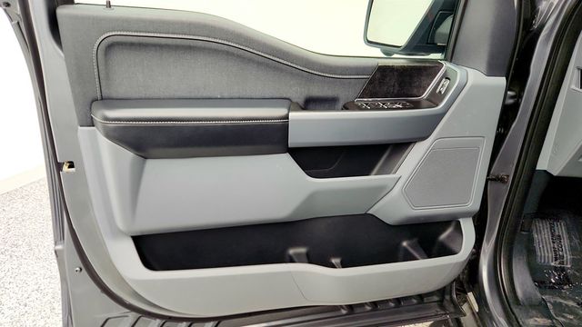 2022 Ford F-150 Lightning XLT 4WD SuperCrew 5.5' Box - 22960743 - 9