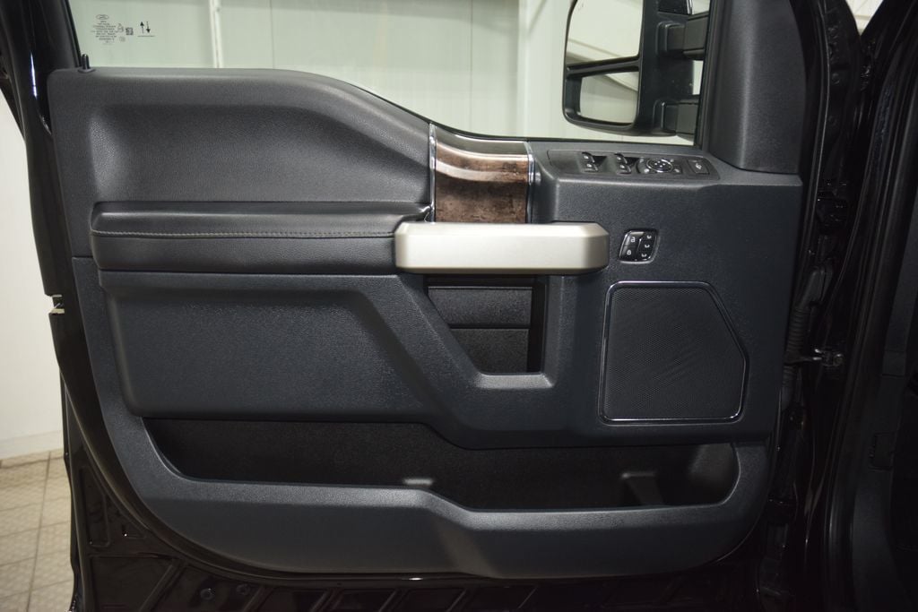 2022 Ford F-250SD Lariat - 23058392 - 48