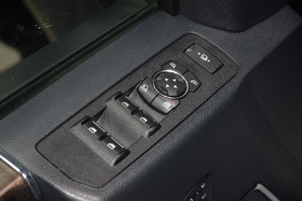 2022 Ford F-250SD Lariat - 23058392 - 49
