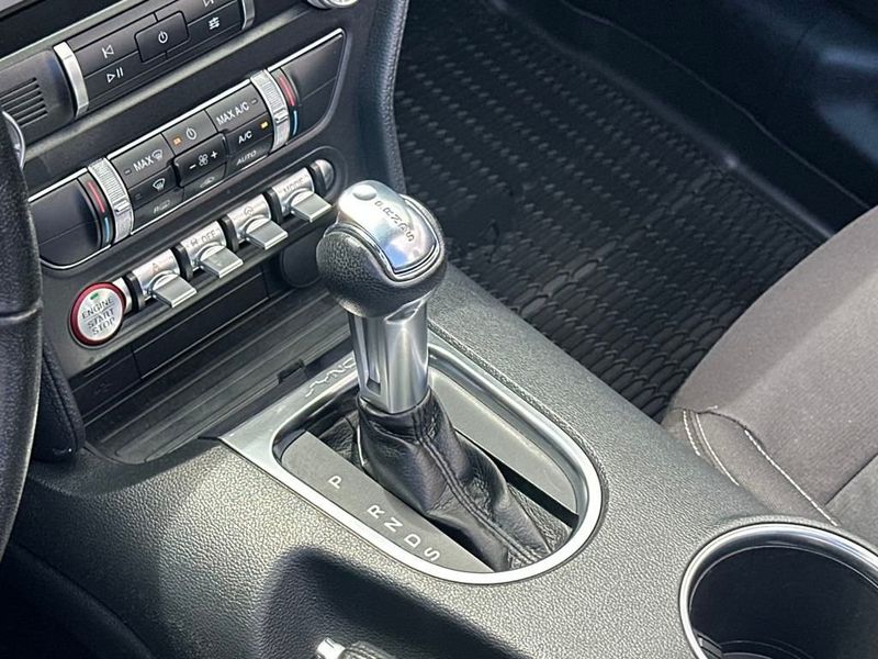 2022 Ford Mustang EcoBoost Convertible - 22927181 - 18