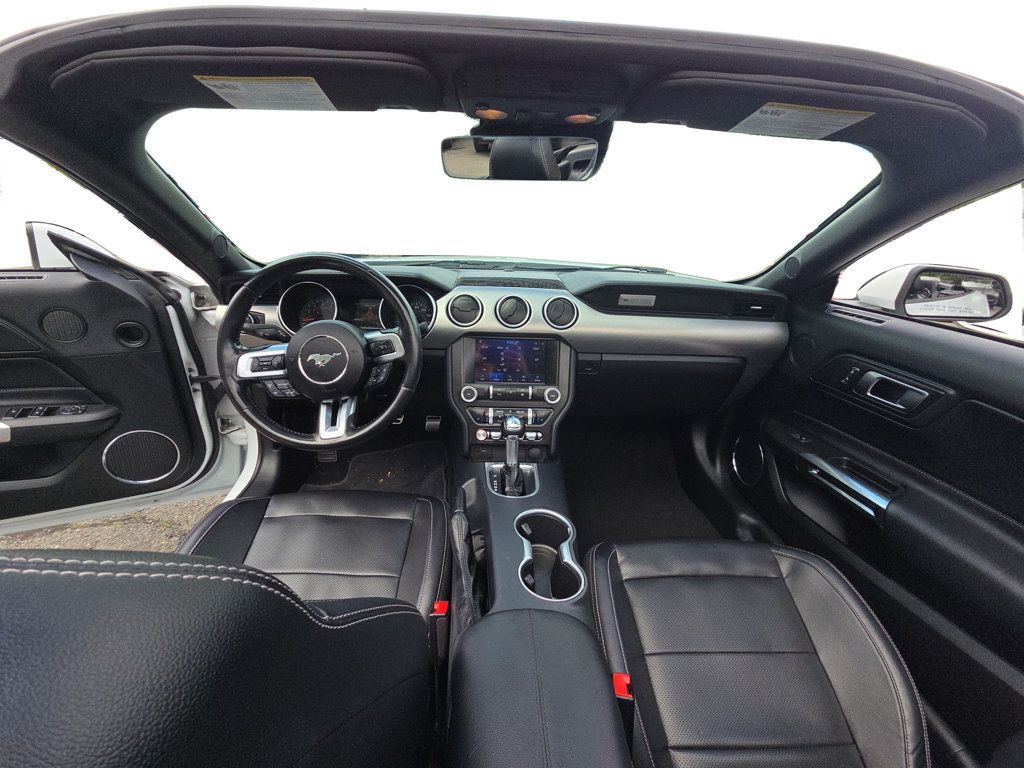 Ford Mustang photo 12