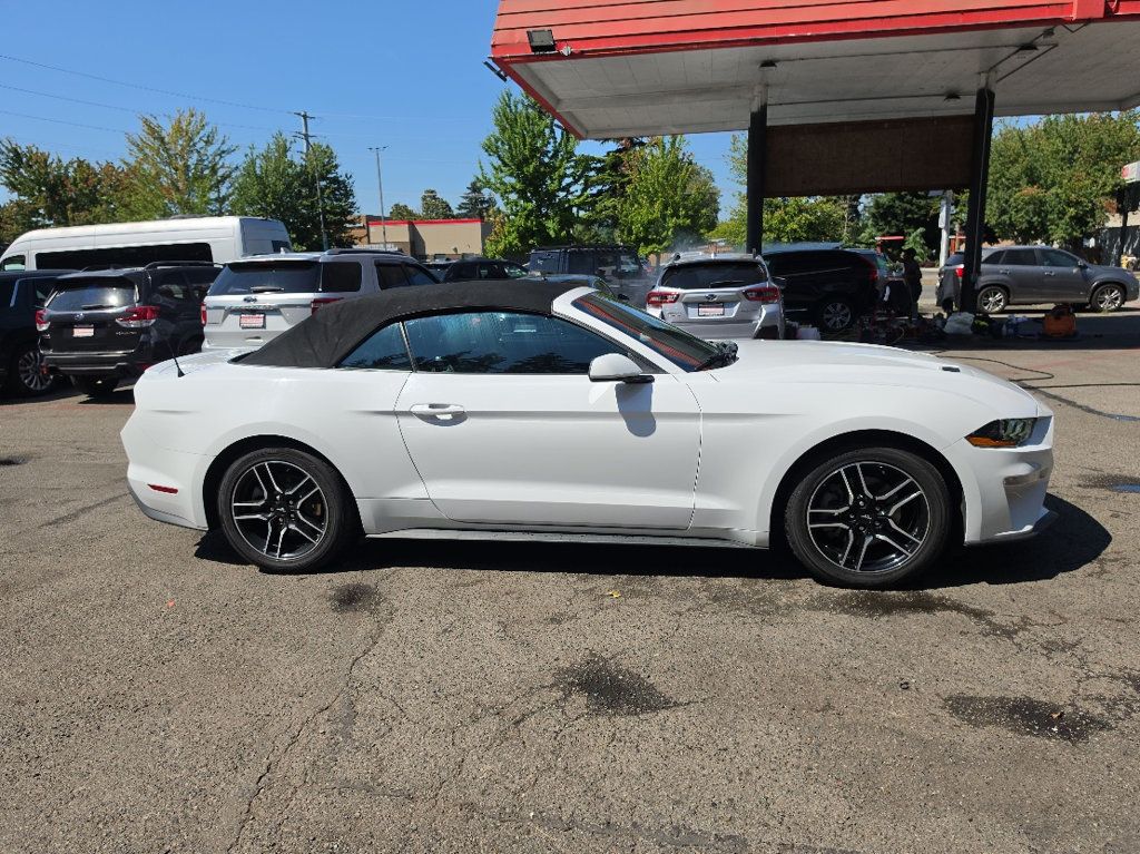 Ford Mustang photo 4
