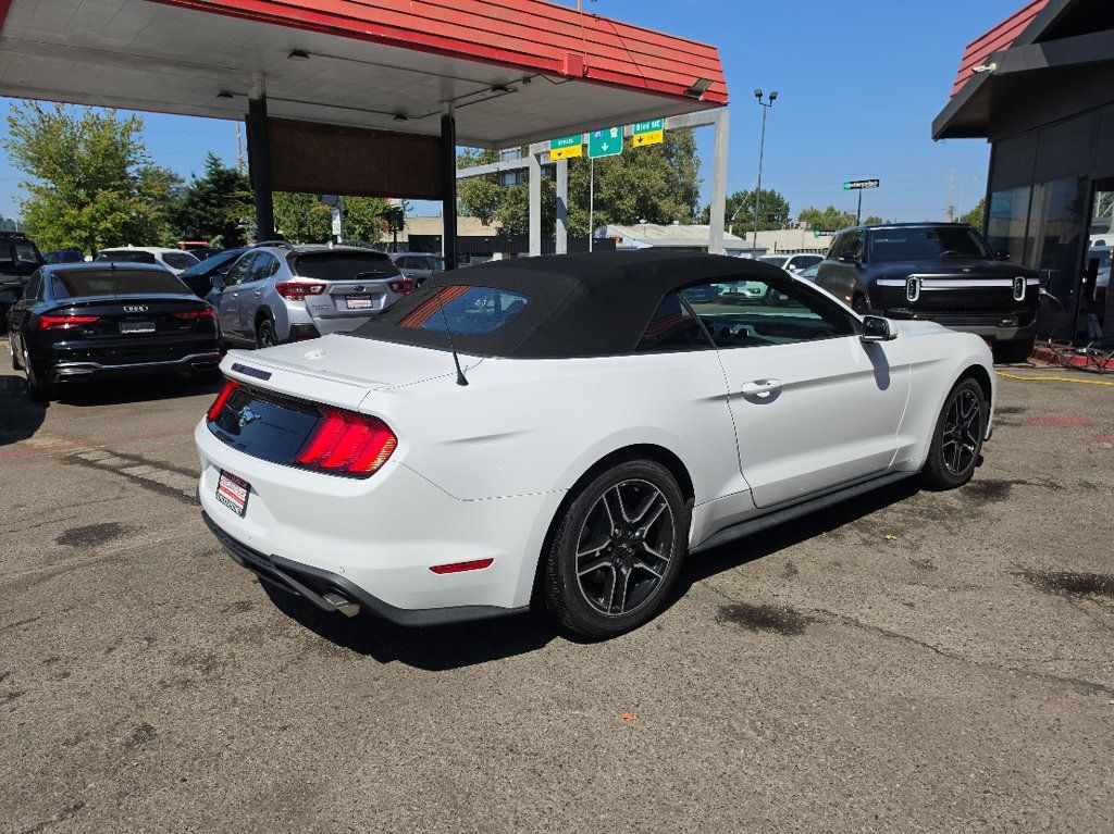 Ford Mustang photo 5