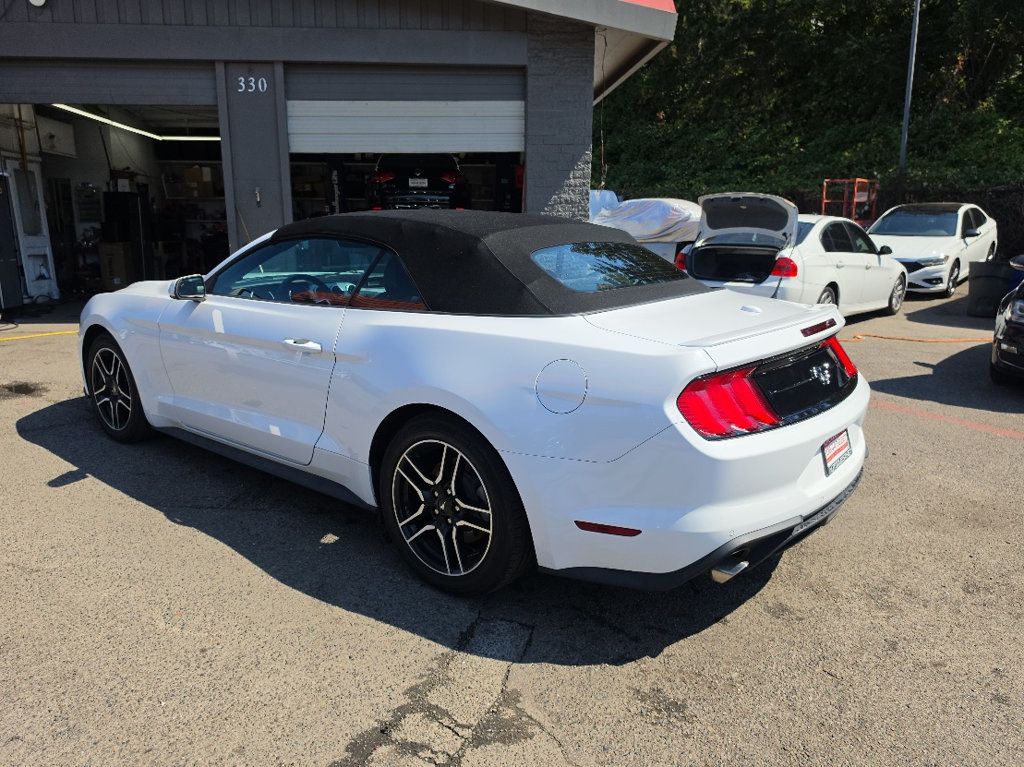 Ford Mustang photo 7