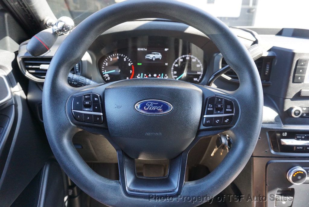 2022 Ford Explorer photo 13