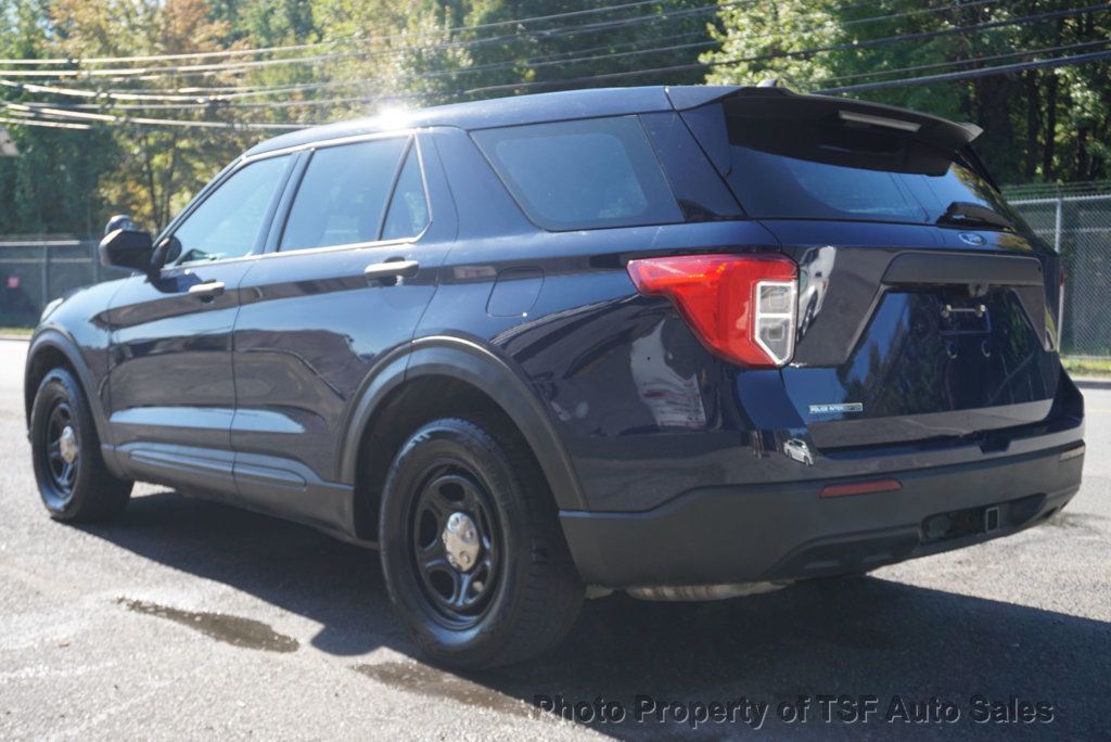 2022 Ford Explorer photo 2