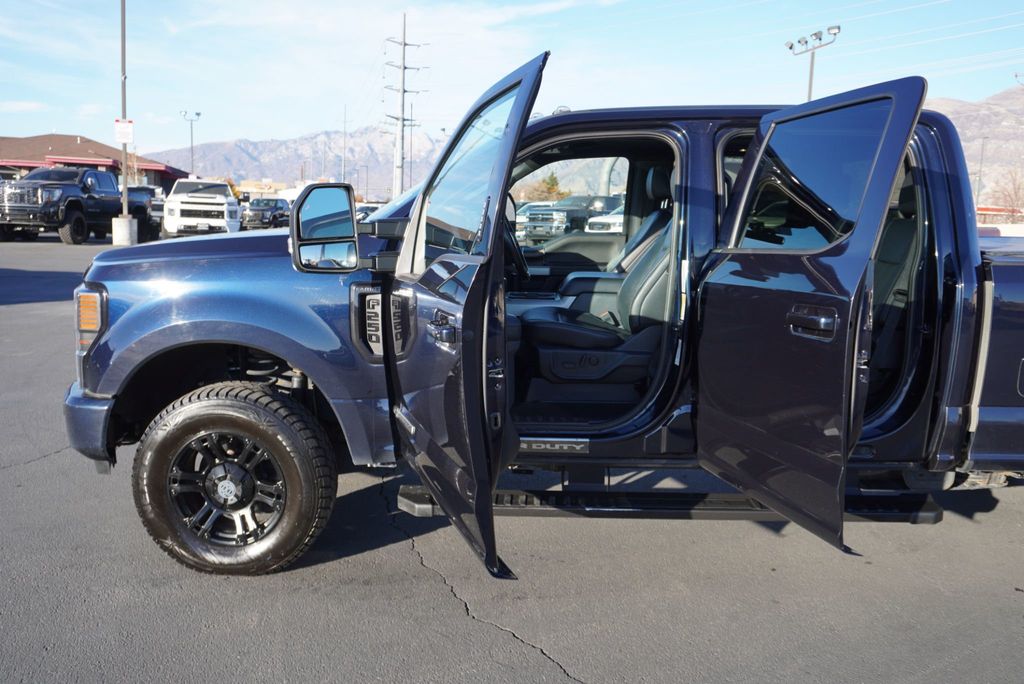 2022 Ford SUPER DUTY F-250 LARIAT - 22942035 - 24