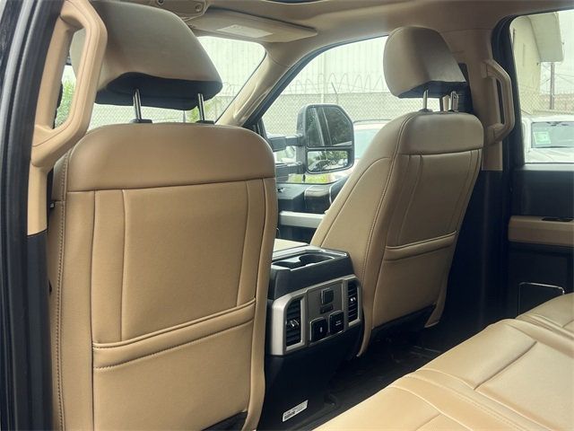 2022 Ford F-250 Lariat photo 17
