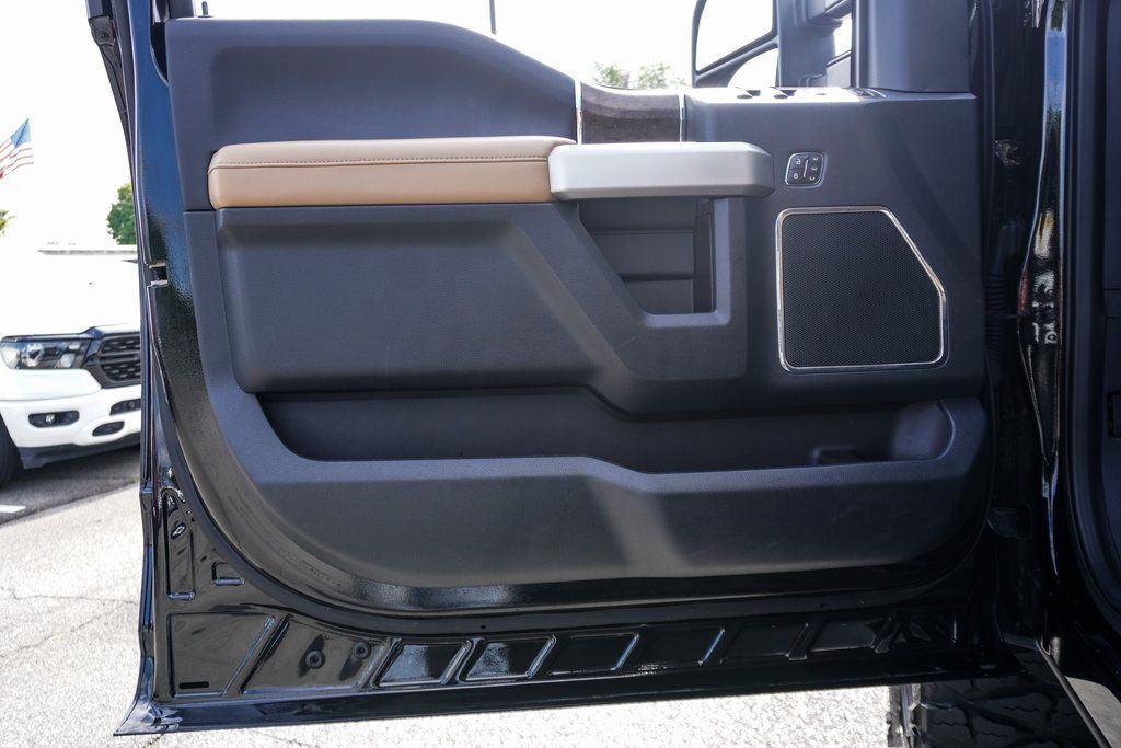 2022 Ford F-250 Lariat photo 18