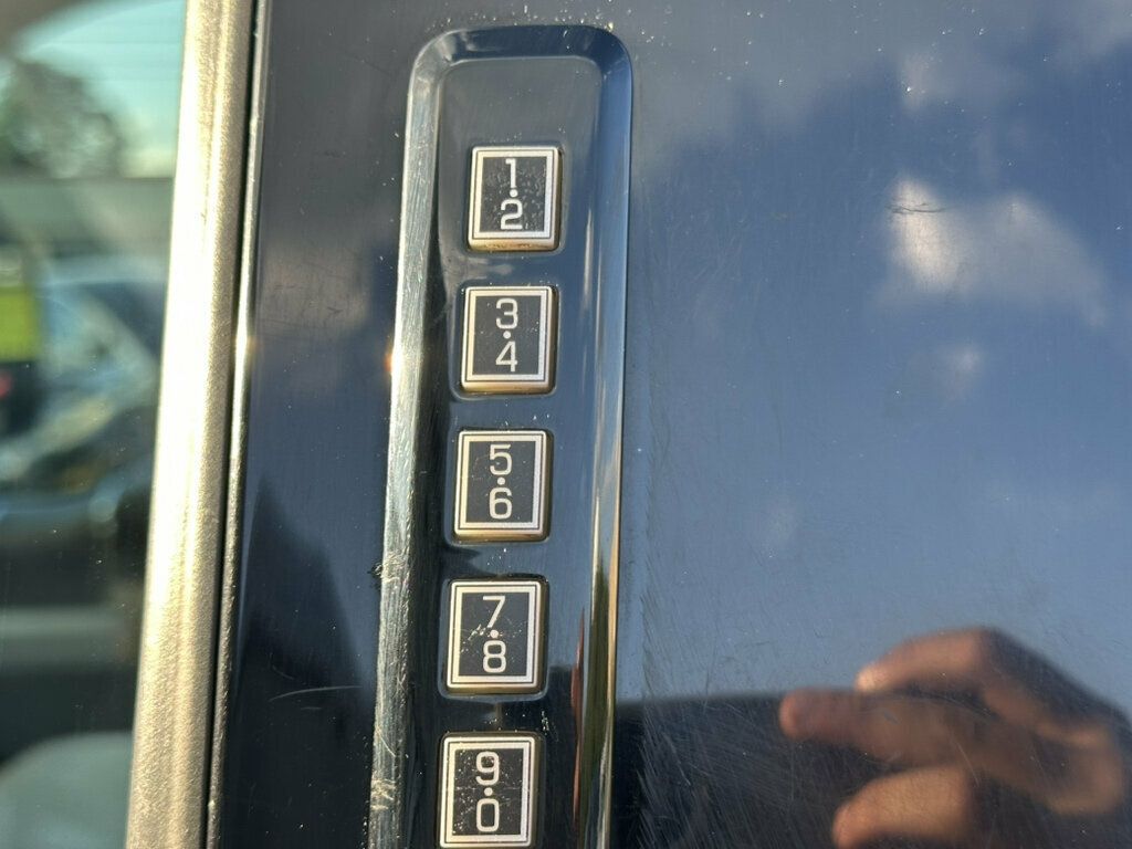 2022 Ford Super Duty F-250 SRW LARIAT 4WD Crew Cab 6.75' Box - 23069686 - 39