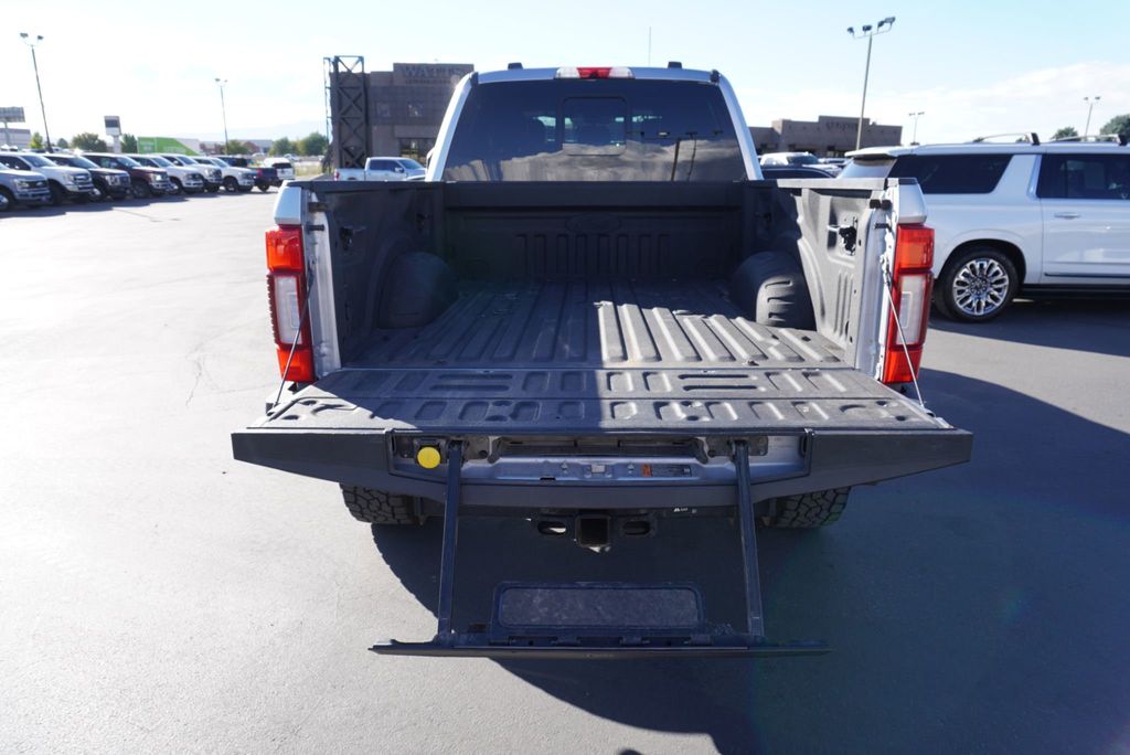 2022 Ford F-350 Platinum photo 9