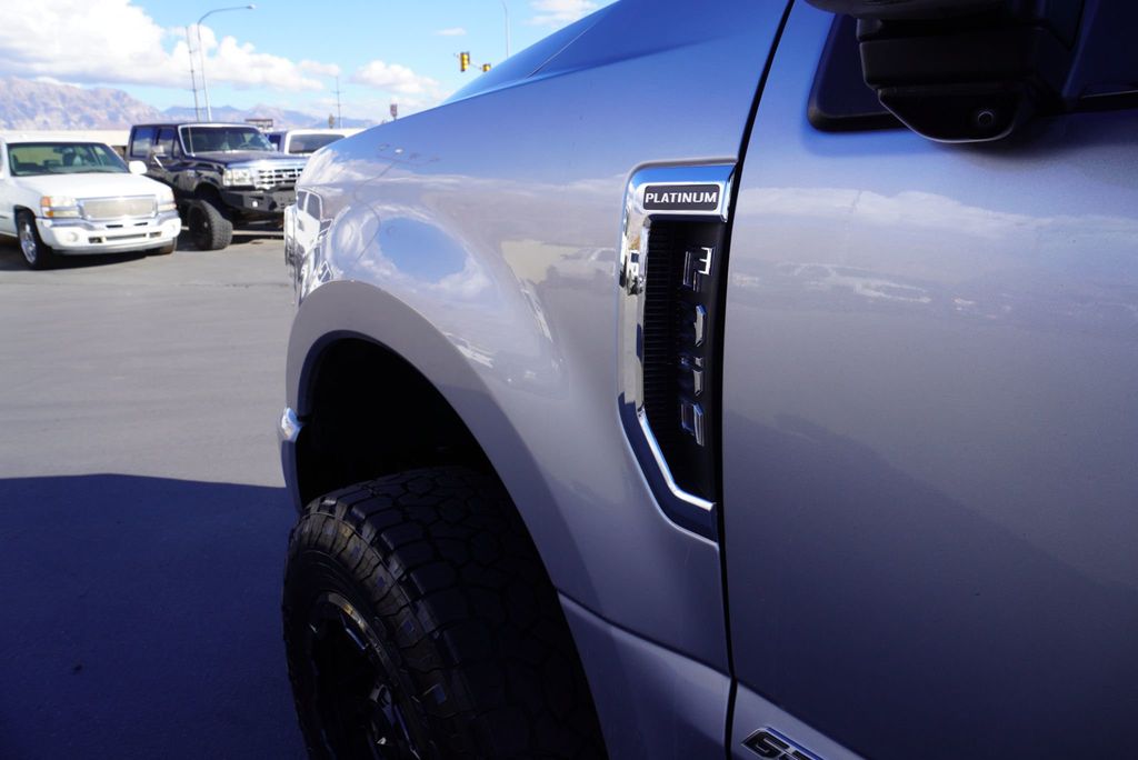 2022 Ford F-350 Platinum photo 16