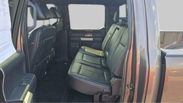 2022 Ford Super Duty F-350 DRW LARIAT 4WD Crew Cab 8' Box - 23087997 - 9