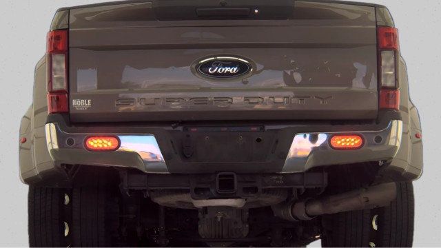 2022 Ford Super Duty F-350 DRW LARIAT 4WD Crew Cab 8' Box - 23087997 - 3