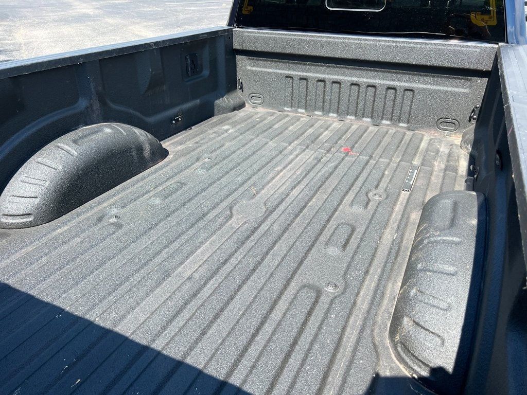 2022 Ford Super Duty F-350 DRW LARIAT 4WD Crew Cab 8' Box - 22931089 - 16