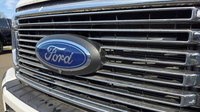 2022 Ford Super Duty F-350 DRW Platinum 4WD Crew Cab 8' Box - 22998623 - 7