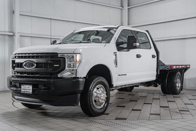 2022 Ford Super Duty F-350 DRW Cab-Chassis F350 CREW 4X4 * 6.7 POWERSTROKE * 9' FLATBED * LOW MILES - 22250564 - 2