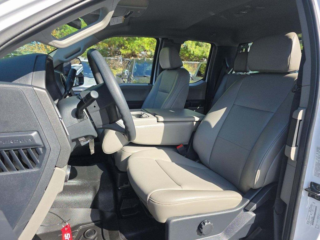 2022 Ford F-350 XL photo 3