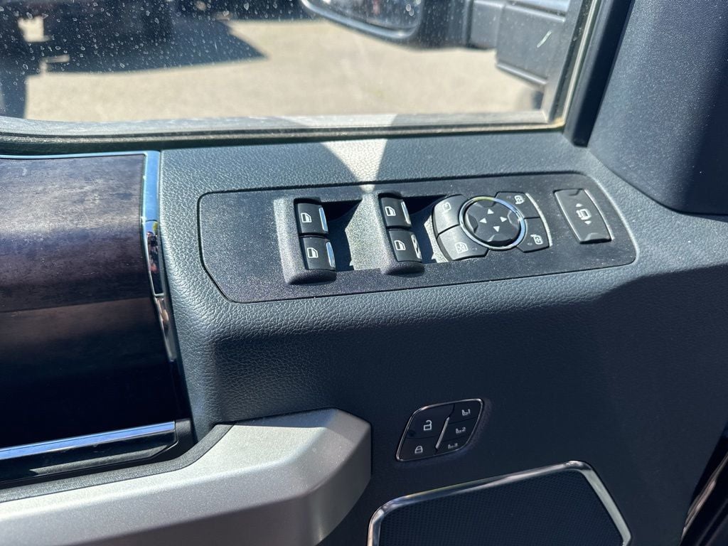2022 Ford Super Duty F-350 SRW Lariat - 23027604 - 19