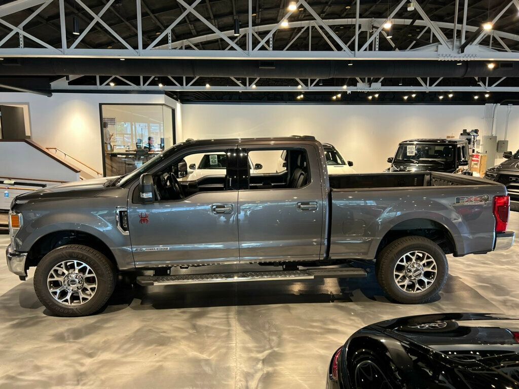 2022 Ford F-350 Lariat photo 2