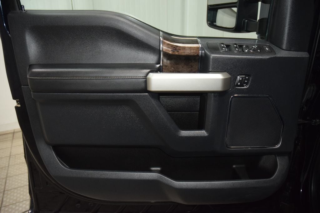 2022 Ford Super Duty F-350 SRW Lariat Ultimate - 23062447 - 46