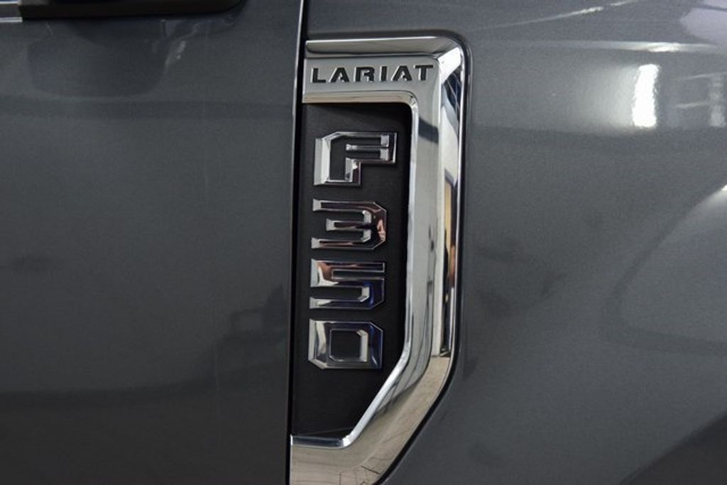 2022 Ford F-350 Lariat photo 12