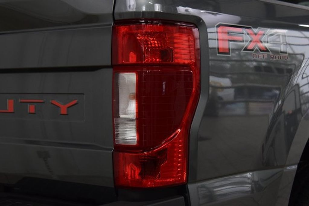 2022 Ford F-350 Lariat photo 16