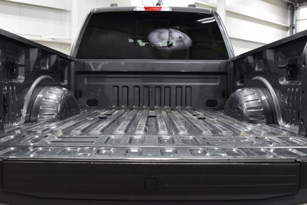 2022 Ford F-350 Lariat photo 18