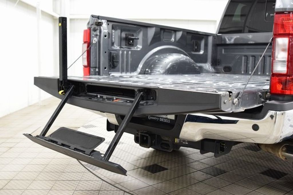 2022 Ford F-350 Lariat photo 19