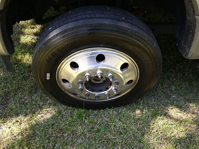 2022 Ford Super Duty F-450 DRW LARIAT 4WD Crew Cab 8' Box - 22991324 - 5