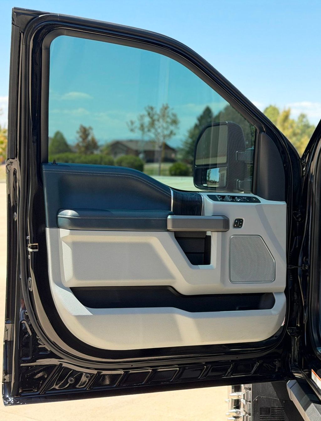 2022 Ford Super Duty F-450 DRW Limited 4WD Crew Cab 8' Box - 23026849 - 24