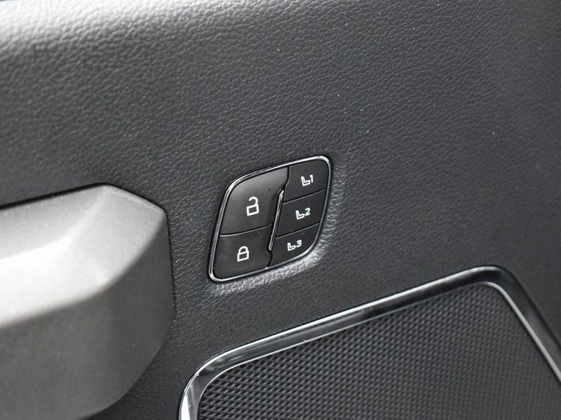 2022 Ford Super Duty F-450 DRW Platinum 4WD Crew Cab 8' Box - 22940279 - 17