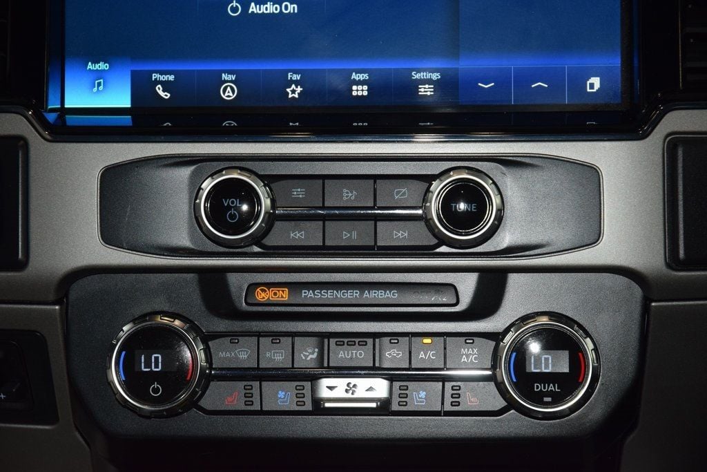 2022 Ford F-550 Lariat photo 19