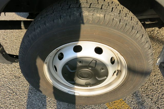 2022 Ford Transit Cargo Van T-250 130" Low Rf 9070 GVWR RWD - 23054049 - 31