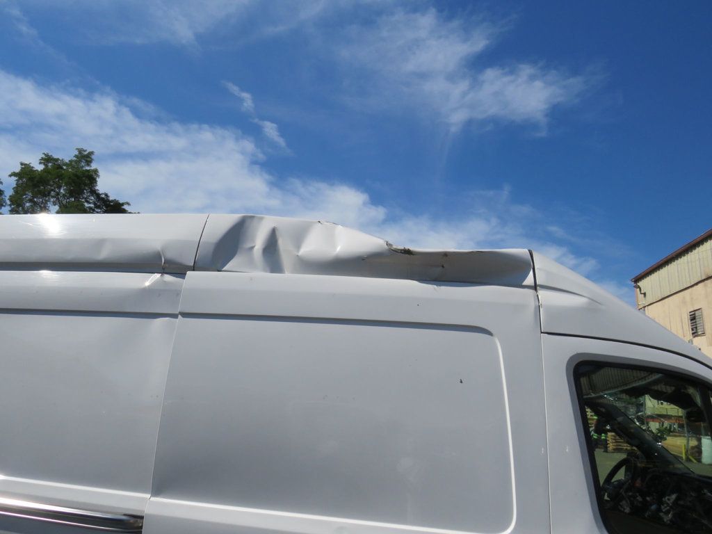Ford Transit photo 15