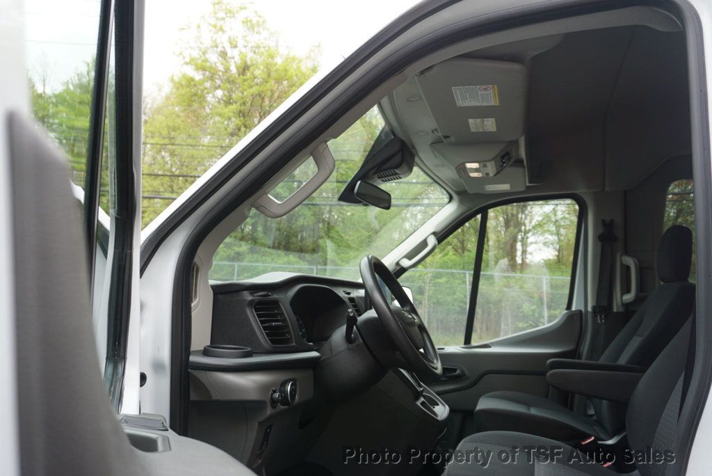 2022 Ford Transit Passenger XLT photo 5