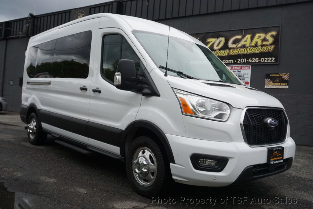2022 Ford Transit Passenger XLT photo 4