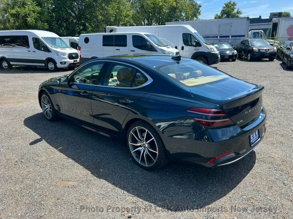 2022 Genesis G70 2.0T Prestige photo 14