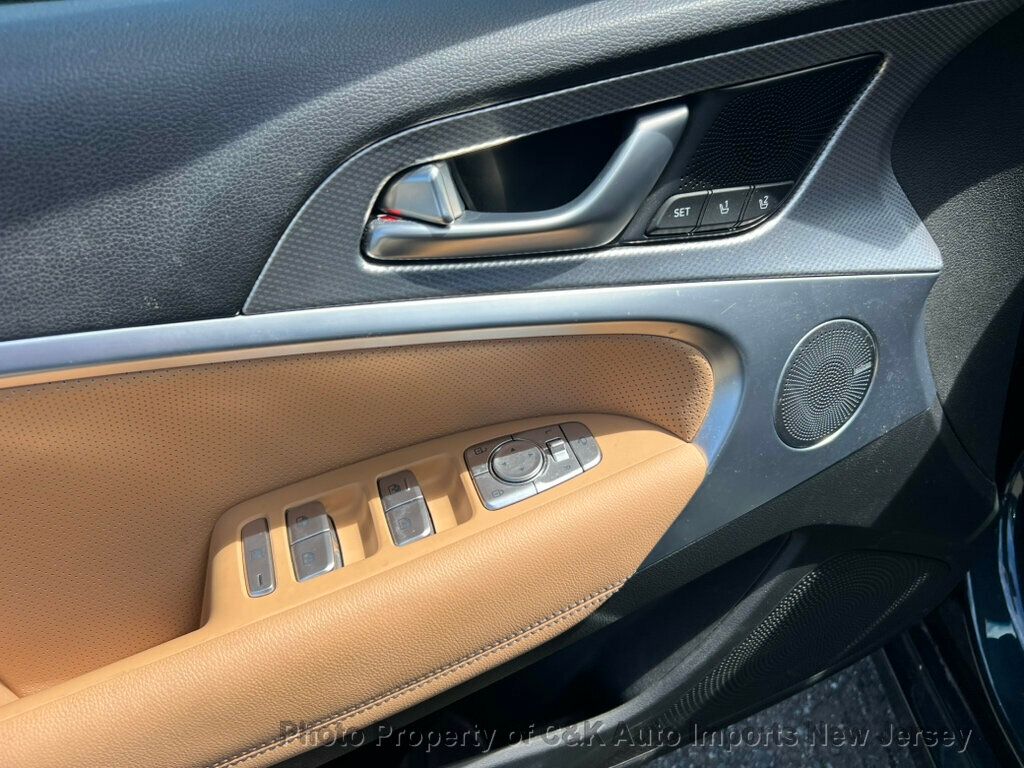 2022 Genesis G70 2.0T Prestige photo 19